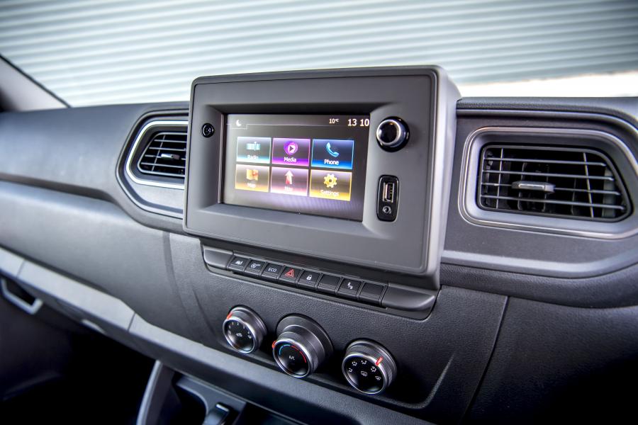 Детали интерьера Renault Master L3H2 Van 2019 года  (UK) (фото 32 из 42)